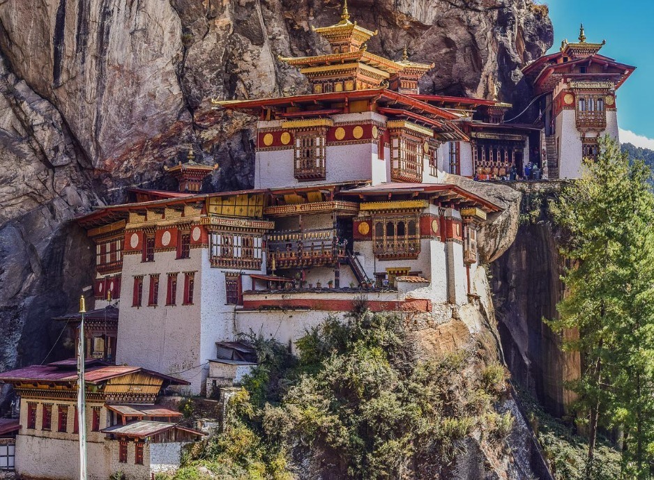 visit bhutan holidays